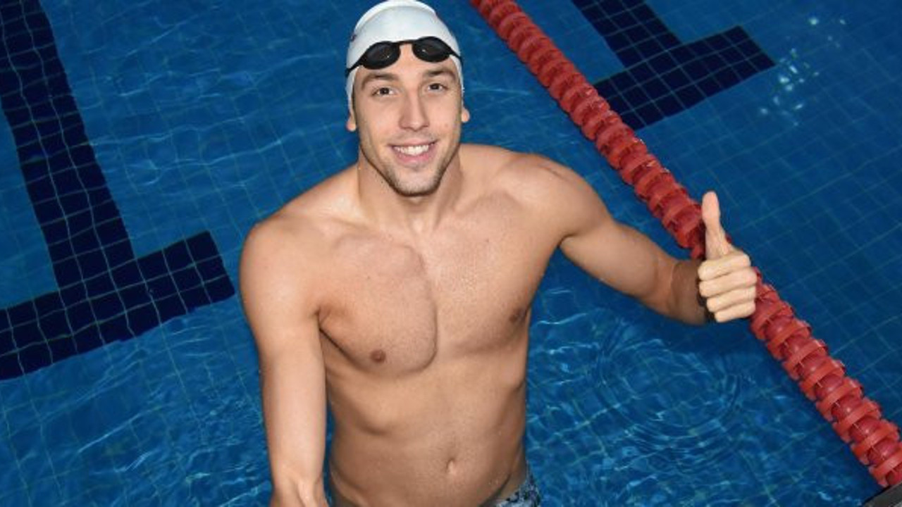 Milli yüzücü Emre Sakçı'ya büyük onur. Yılın en iyi çıkış yapan erkek yüzücüsü ödülüne layık görüldü