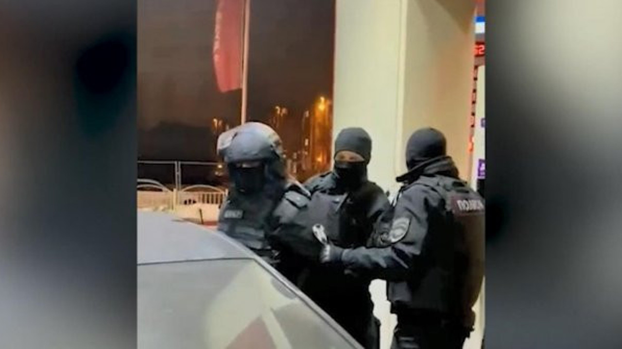 Kimlik kontrolü yapan sahte polislere gözaltı