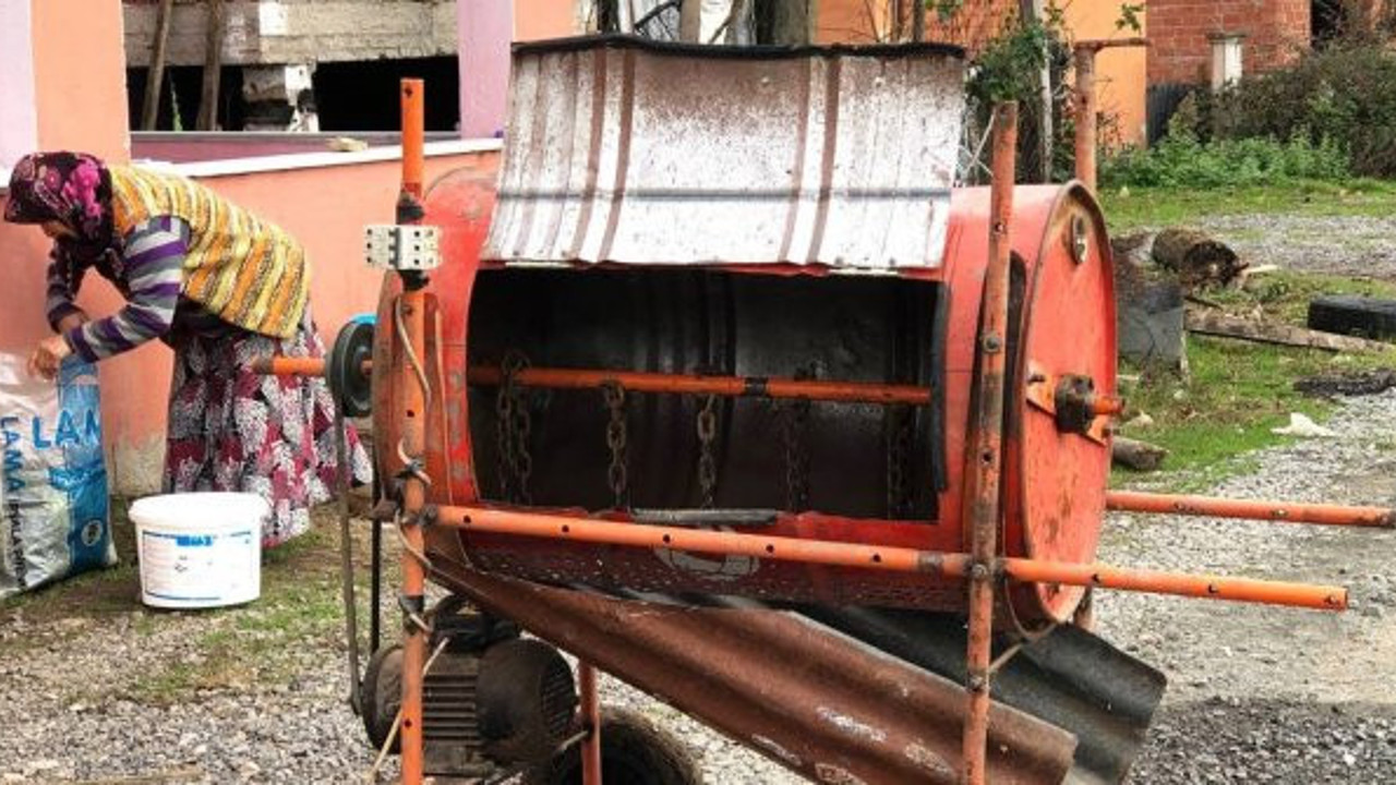 Sakaryalı çiftçi Kadir'in büyük başarısı. Hurda malzemelerden makine üretti