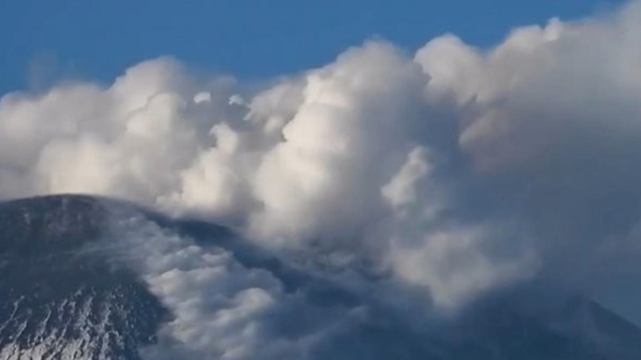 Etna Yanardağı fokurdamaya başladı. Hani 2021 iyi olacaktı