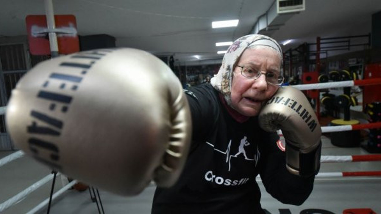 75 yaşındaki Belçikalı boksör Naciye teyze Antalya’da ringlerin tozunu atıyor