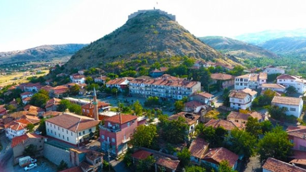 Pandemide halk sokağa çıkamazken AKP’li Kalecik Belediyesi sinema sistemi aldı. İhaleyi bakın kim kazandı