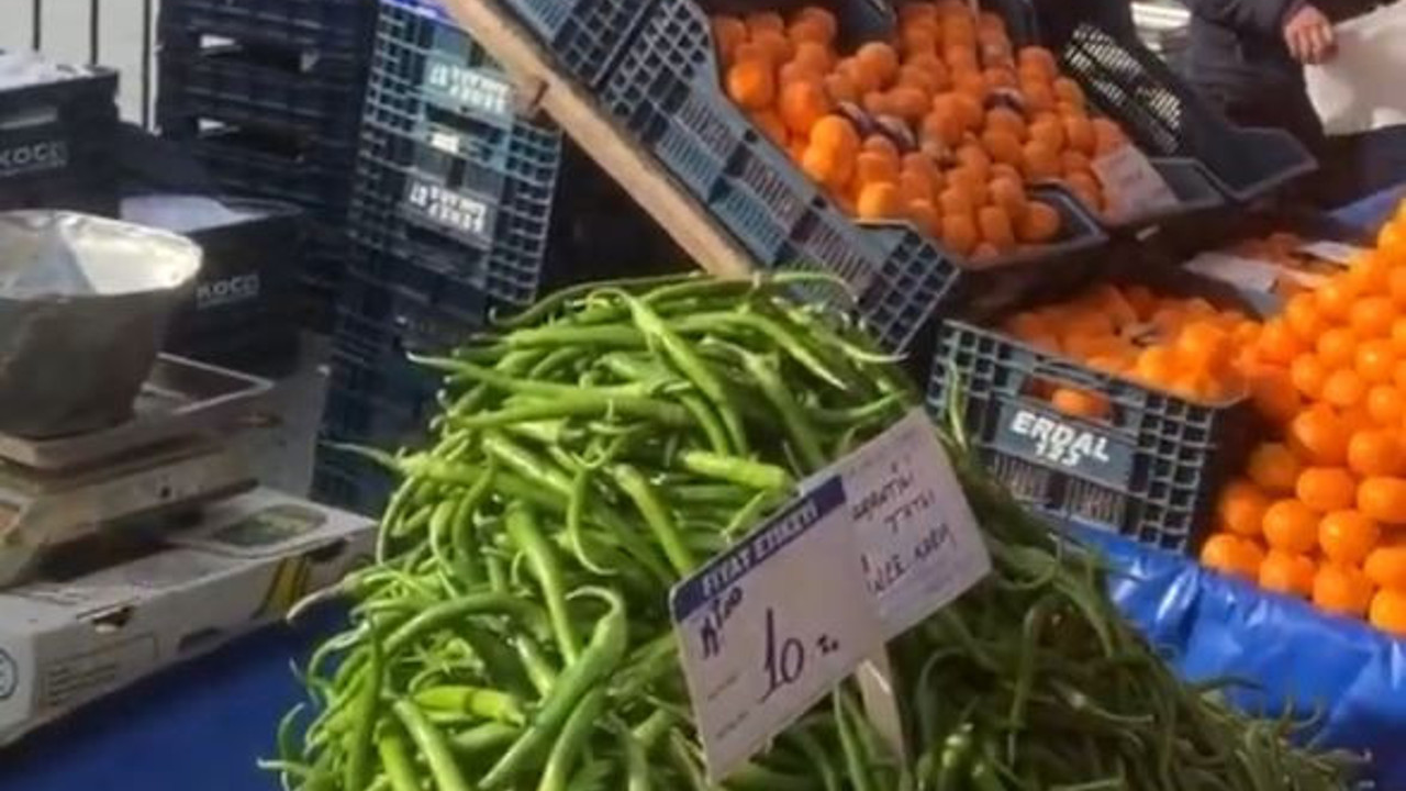 Zeytinyağı, ayçicek yağı ne ki domates biber patlıcan da uçtu. Marketlerden sonra fiyatlar pazarı da vurdu