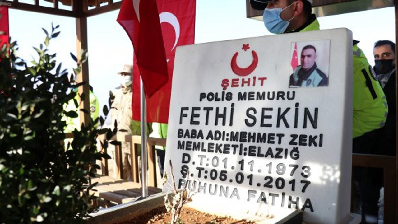 Fethi Sekin mezarı başında anıldı