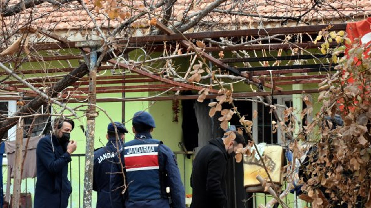Gizemini itfaiye ve jandarma da çözemedi. Kırıkkale'deki esrarengiz ev kendini yakıyor