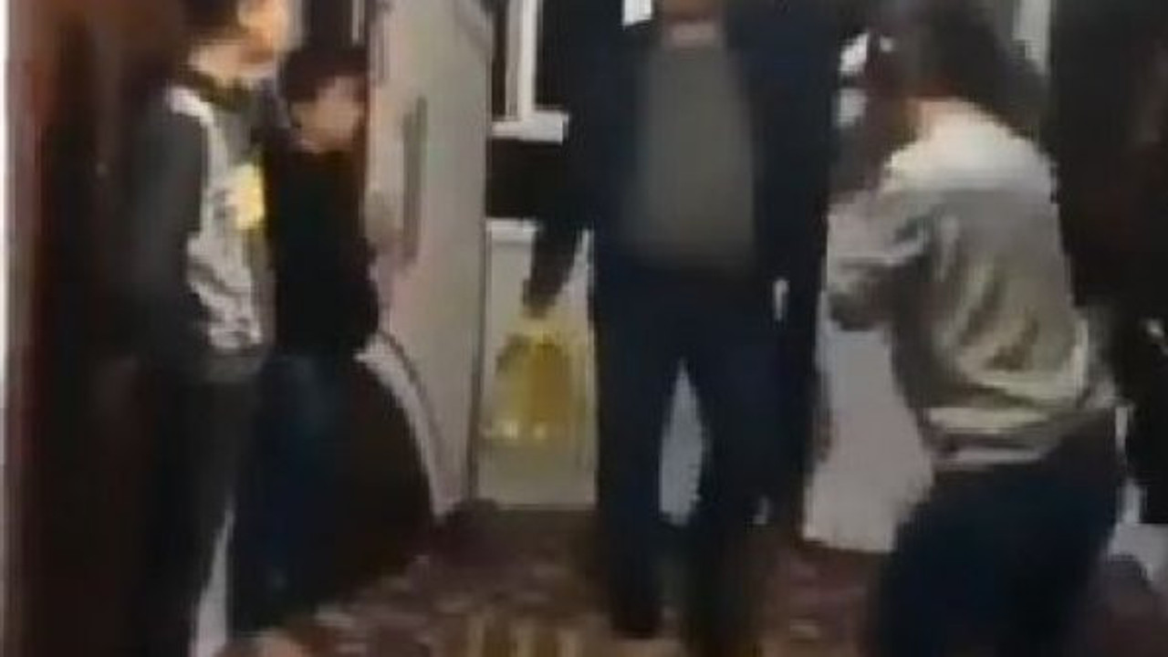 Vatandaş 4 ayda yüzde 60 zamlanan ayçiçek yağını törenle evine getirdi sonunda olacağı buydu