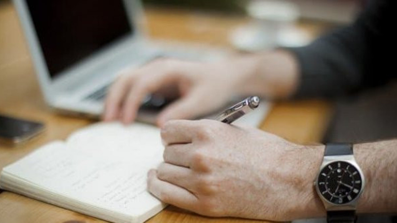 Memur ve işçilerin beklediği genelge çıktı. Aralarında kıdem tazminatının da olduğu maddeleri Lütfi Elvan imzaladı