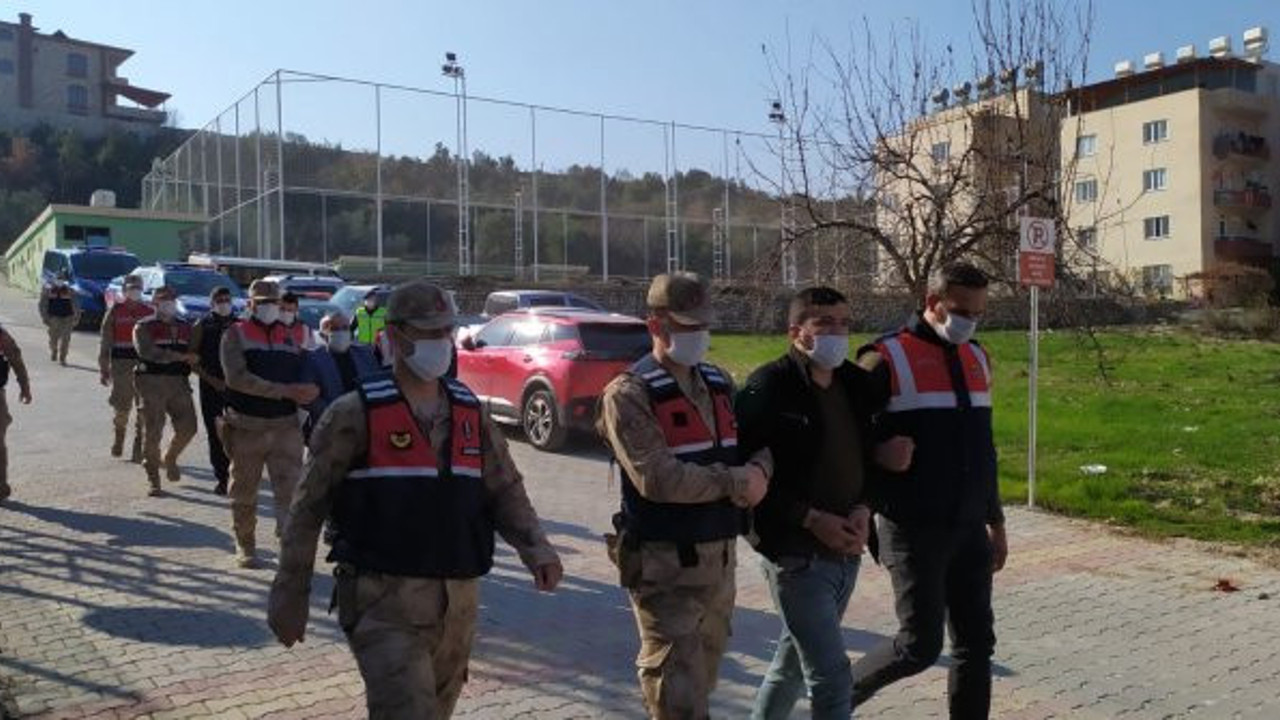 Altınözü ilçesinde üç aylık polis takibi sonucu belirlenen 3 şüpheli yakalandı.