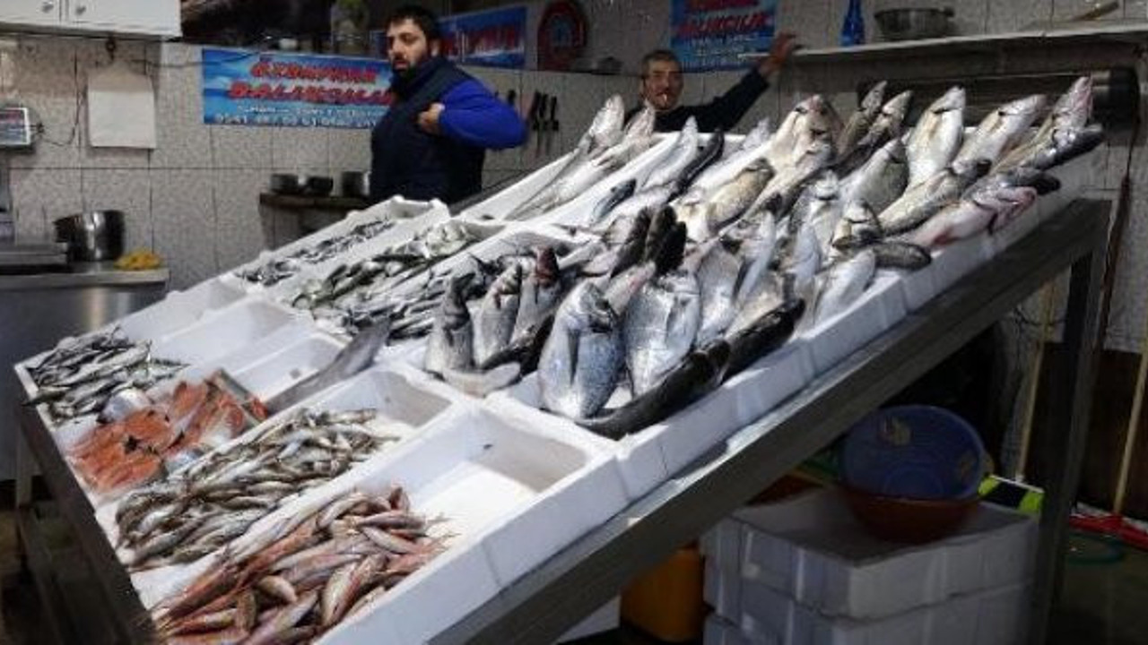 Hamsi fiyatları günden güne yükseliyor. Hamsi et fiyatıyla yarışıyor