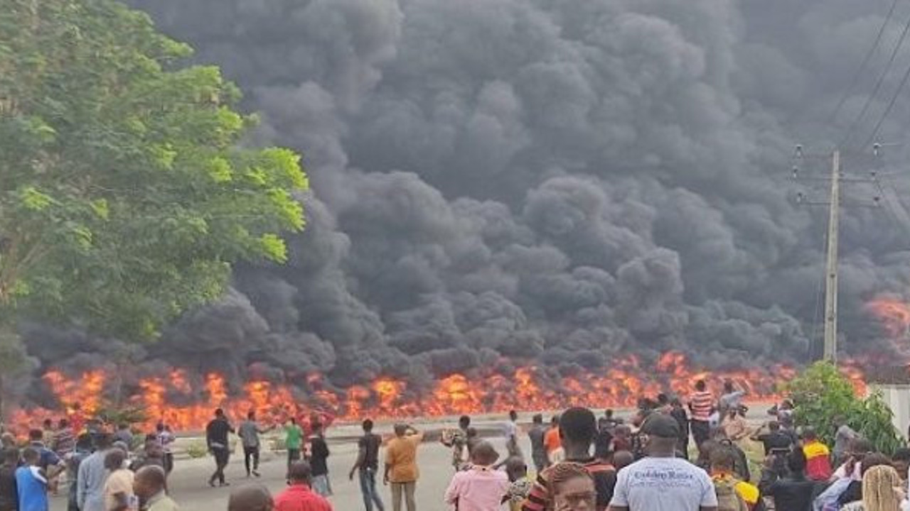 Petrol taşıyan tankerde büyük patlama cayır cayır yandı