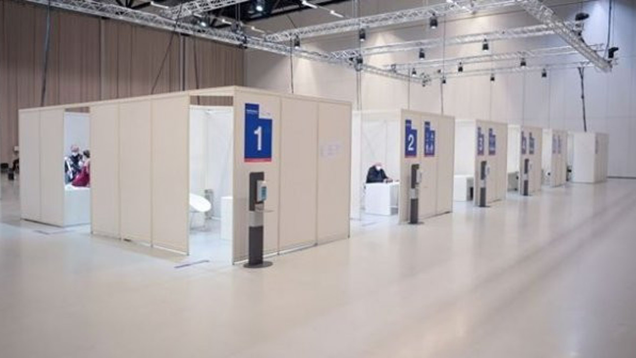 Almanya nasıl ülke. Korana aşı istasyonları bomboş kaldı. Gönderin aşıları biz kullanalım