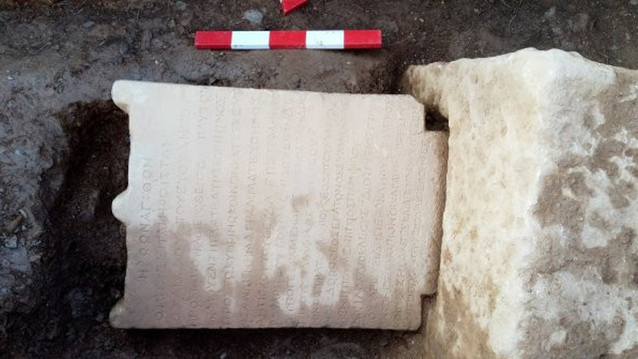 Muğla’da Roma Dönemi’ne ait mezar taşı bulundu