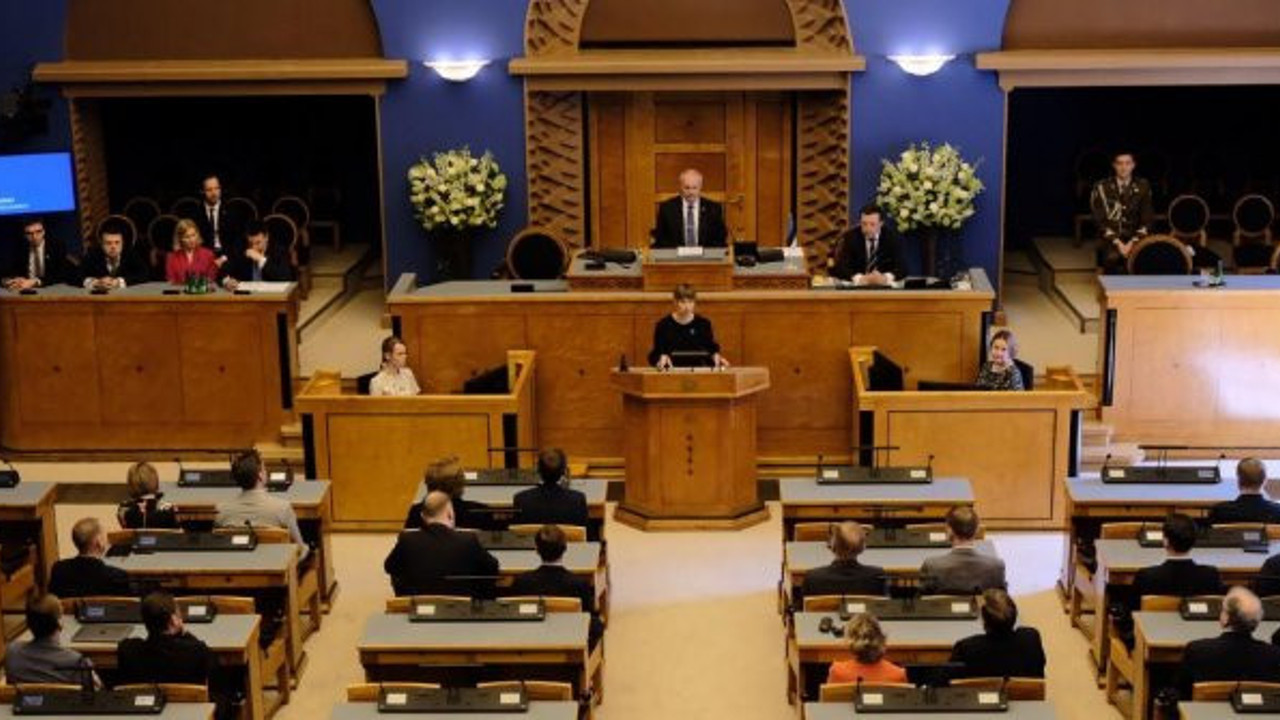 Estonya karıştı. Rusya'yla birleşme referandumu gündem oldu