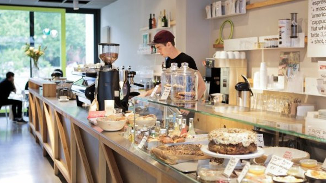 Dükkan, restoran ve kafeleri açacaklar. Yasaklar onları durduramıyor