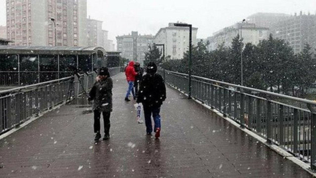 İstanbul'da kar yağışının kaç gün süreceği belli oldu. Meteoroloji'den müjdeli haber geldi. Bu tarihlere dikkat