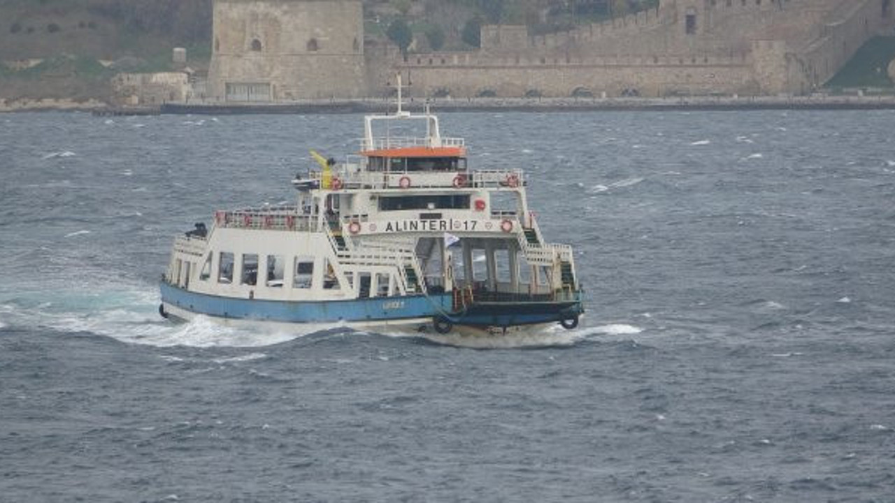 Gökçeada ve Bozcaada'ya feribot seferine fırtına engeli