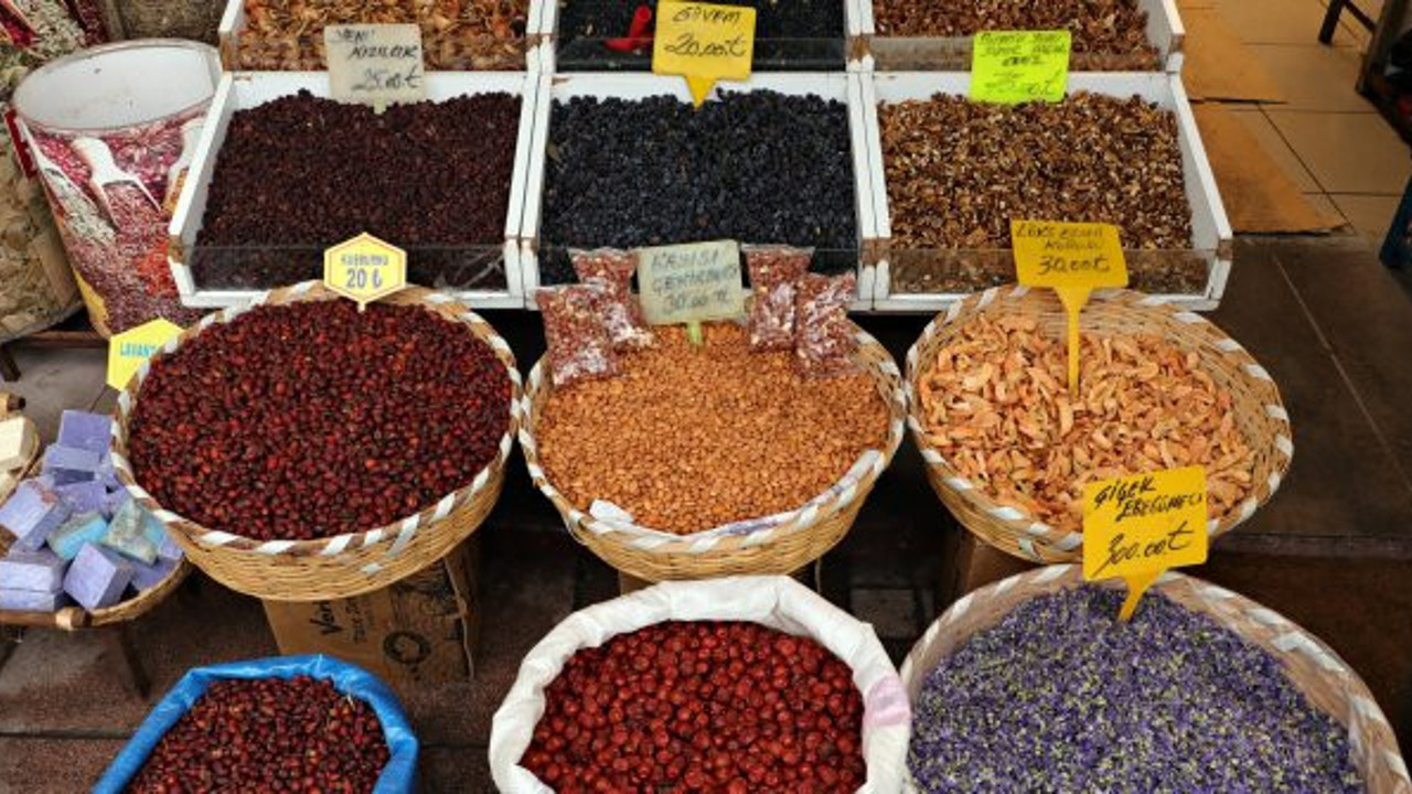 Ebegümeci ve kekik koronaya adeta etten duvar örüyor. Günde bir bardak yetiyor