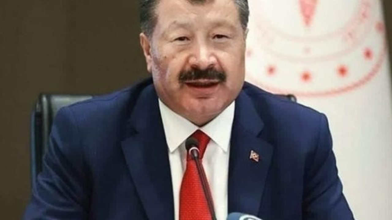 Fahrettin Koca aşı olduktan sonra sosyal medya espriyi patlattı. Bakan Koca’yı bu hale getirdiler