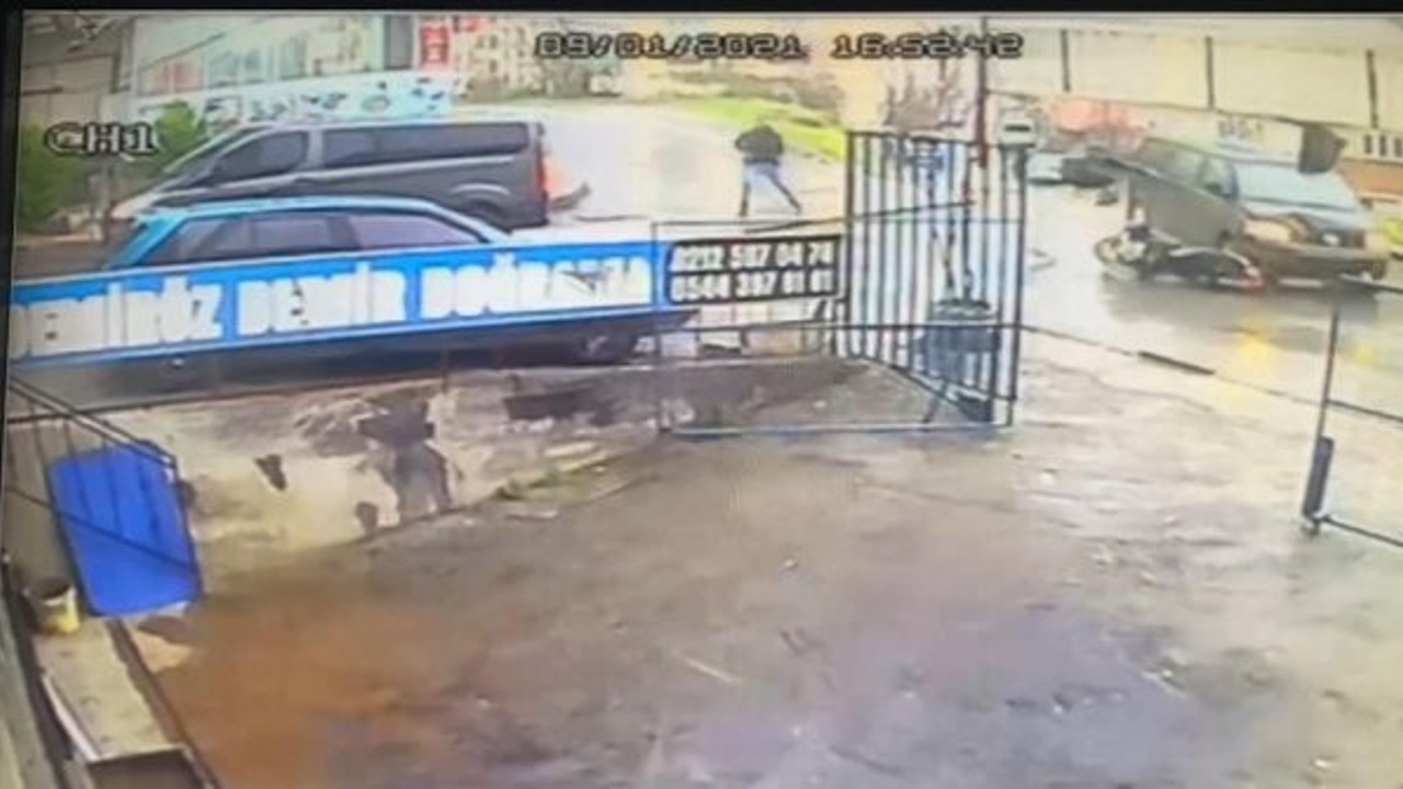 İstanbul'da motosiklet sürücüsü kuş gibi uçup yere çakıldı. Hayatını kask kurtardı