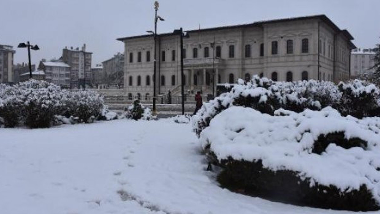 Sivaslılar dün baharı bugün kara kışı yaşadı