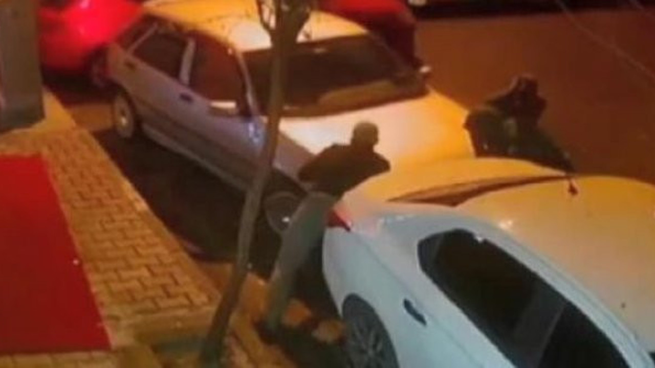 Bağcılar'da 4 hırsız arabayı ittire ittire çaldı