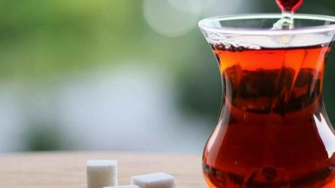 Dr. Sübet Özerdem çaydaki tehlikeleri tek tek sıraladı. Tiryakiler çay keyfiniz zehir olmasın