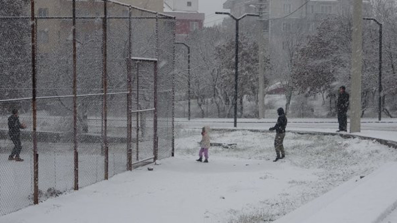 Çanakkale’de kar yağışı başladı