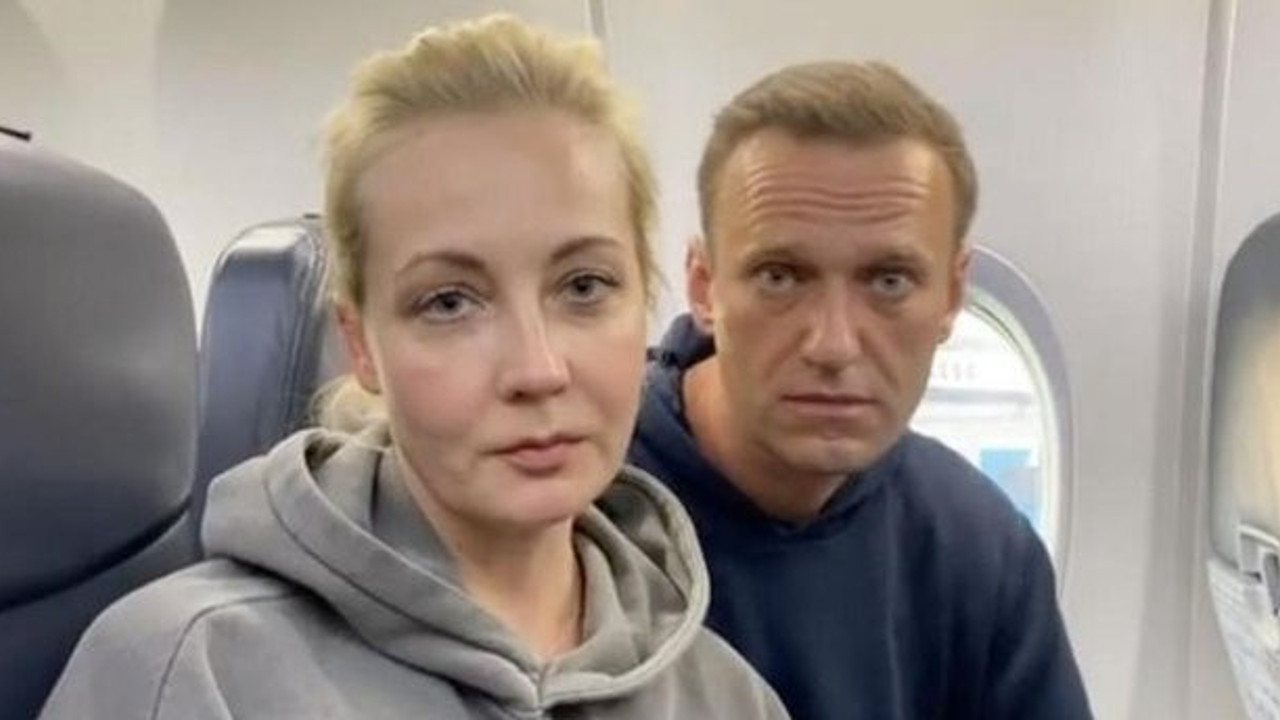 Rus muhalif Navalnıy Moskova'ya döndü... Gözaltına alındı