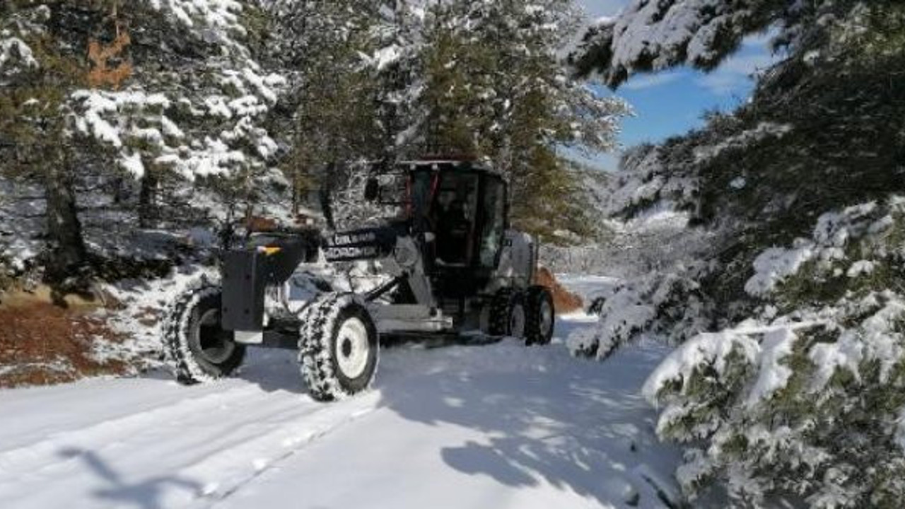 Elazığ'da 94 köy yolu kar nedeniyle ulaşıma kapandı