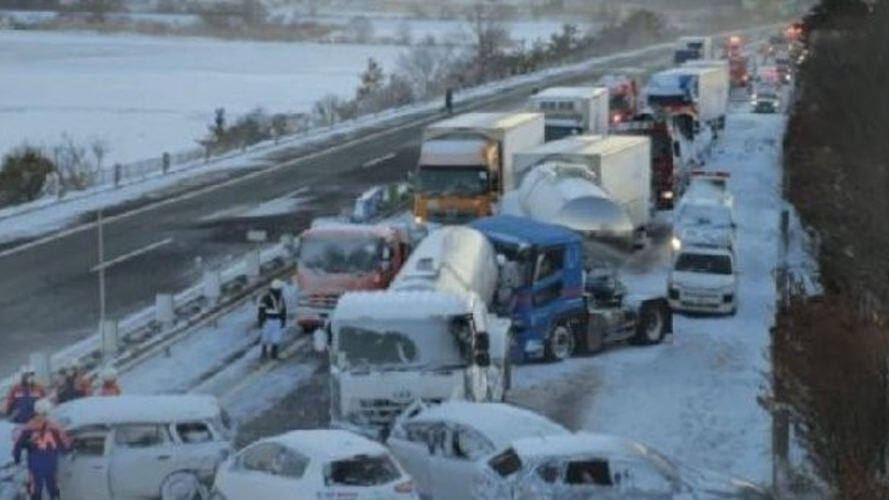 Yok böyle kaza 130 araç birbirine girdi