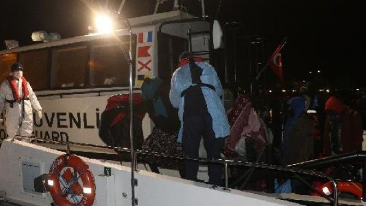 Ayvalık açıklarında sürüklenen botta 38 kişi kurtarıldı