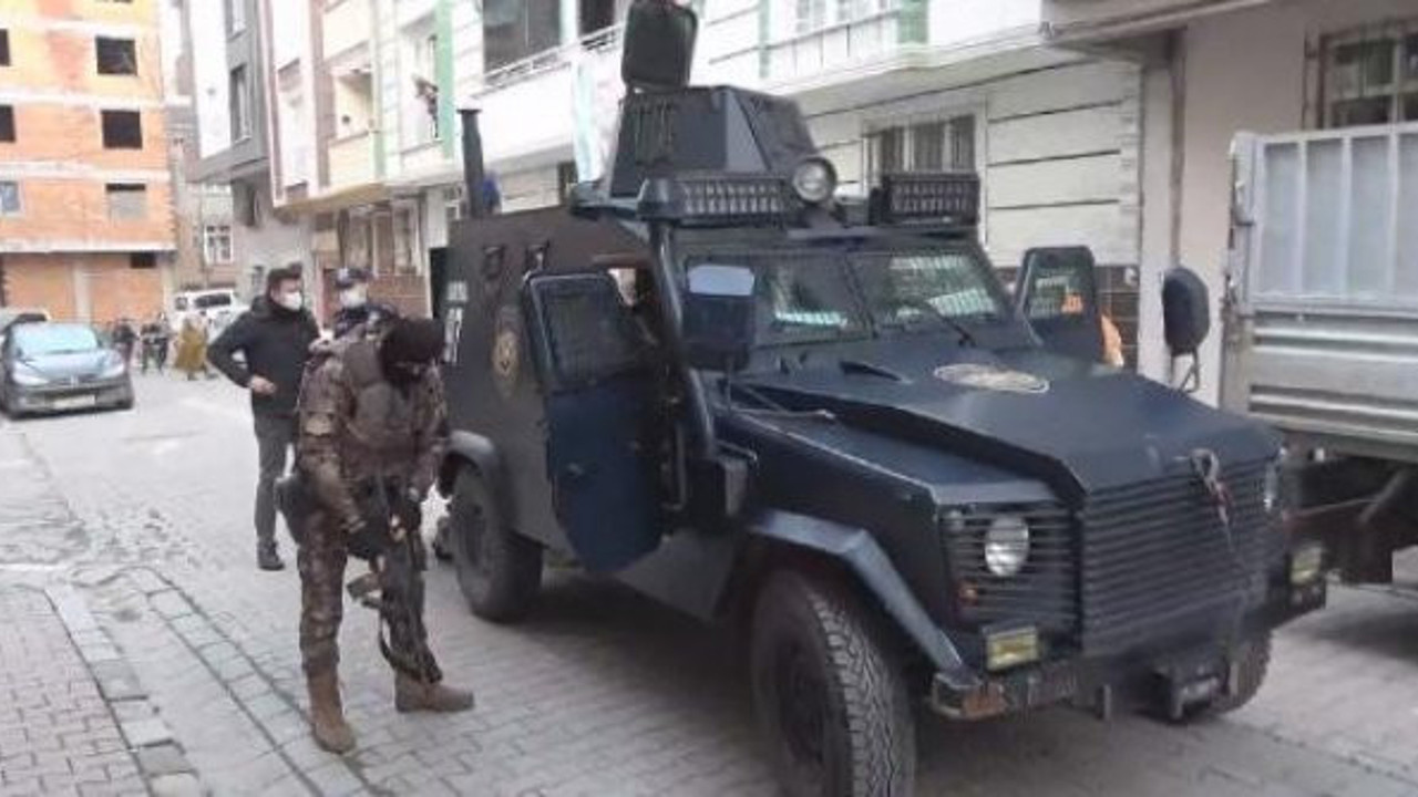 İstanbul'da yürekler ağza geldi nefesler tutuldu. Özel harekat polisi kapıya dayandı