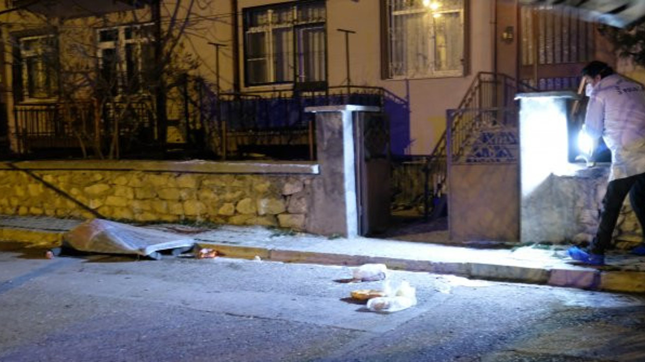 Evli çift evlerinin önünde katledildi. Anne babasının cansız bedenlerini camdan gördü