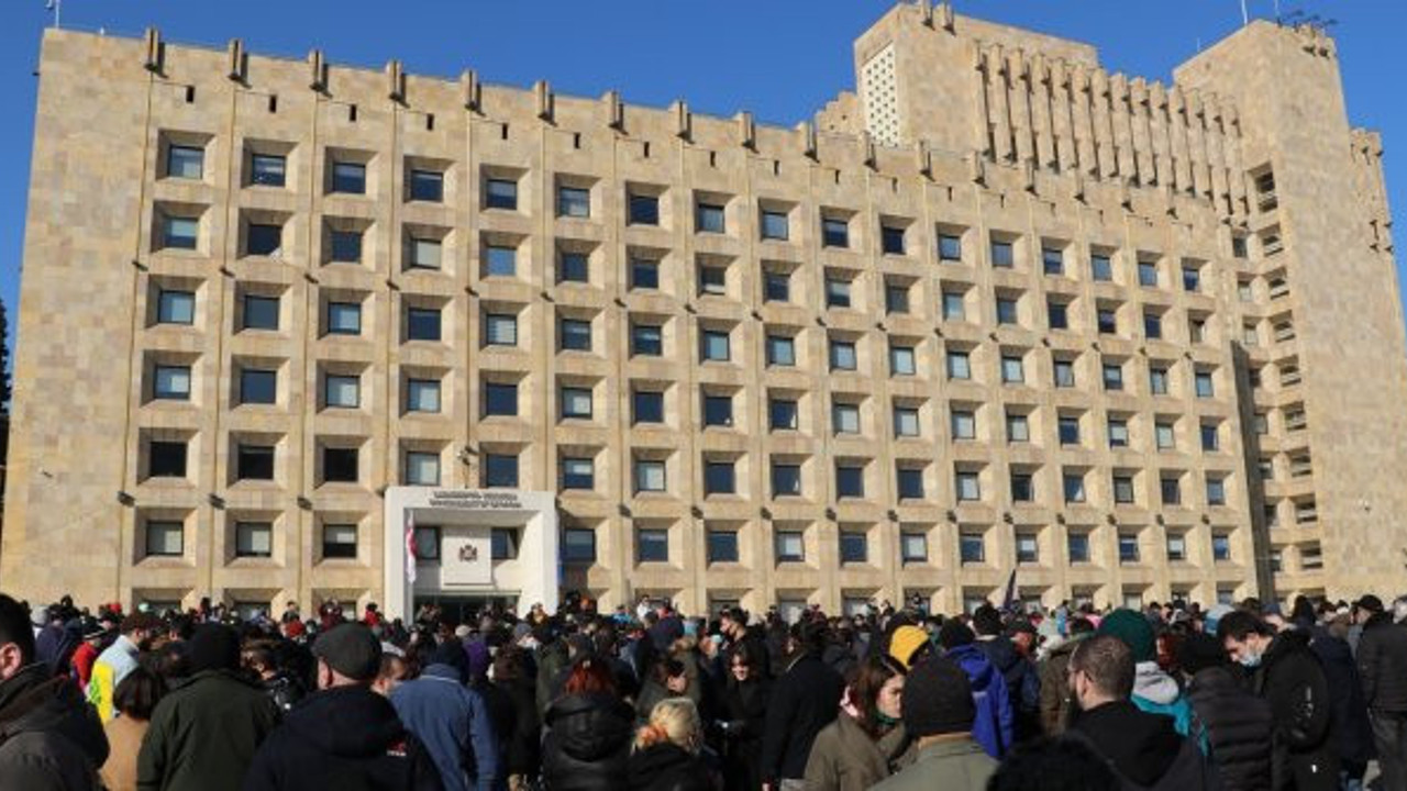 Gürcistan'da korona tedbirleri protestosu