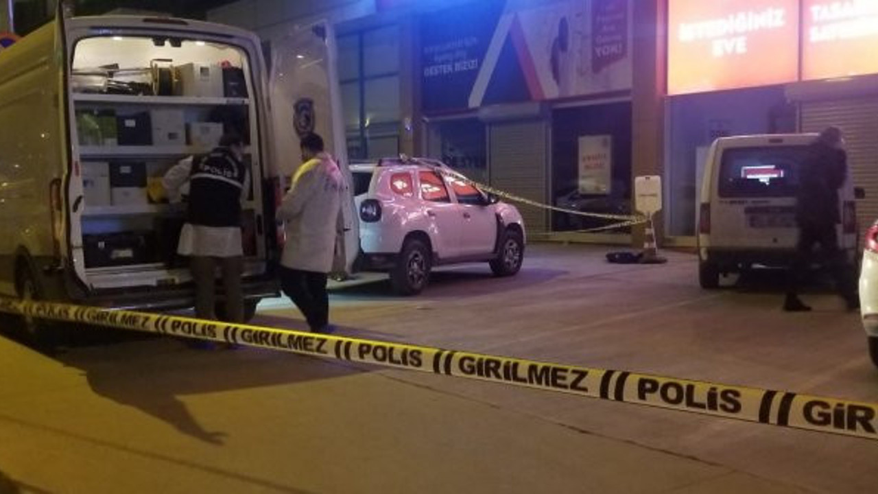 Genç kız otelin 8. katından ölüme uçtu. 2'si kız 4 kişi gözaltında