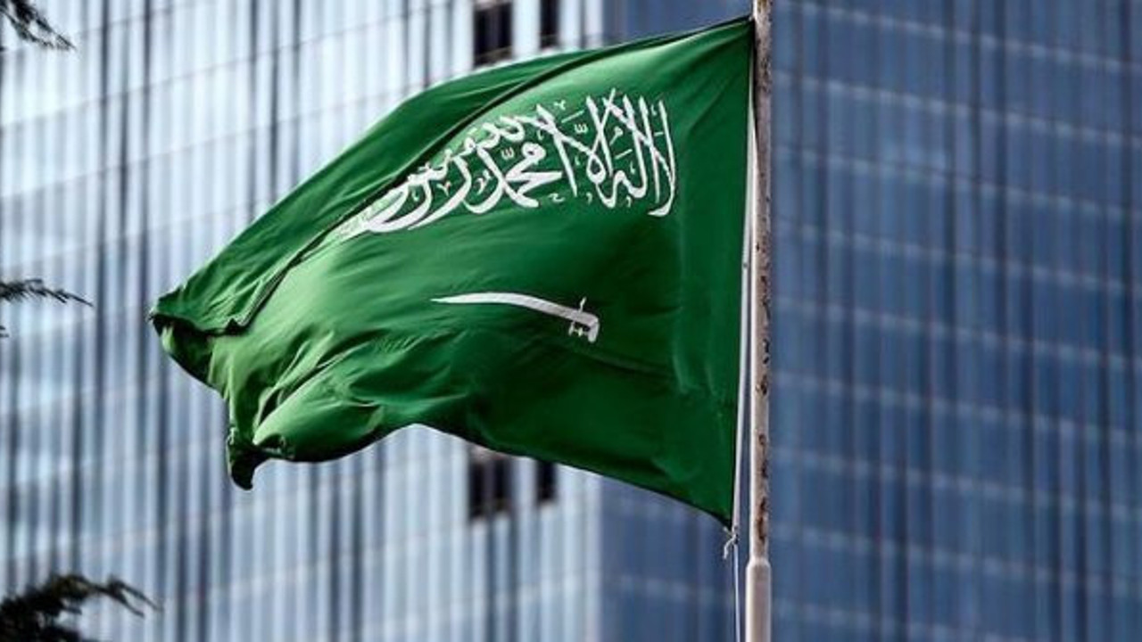 Suudi Arabistan'da patlama! Riyad'a atılan füze böyle imha edildi