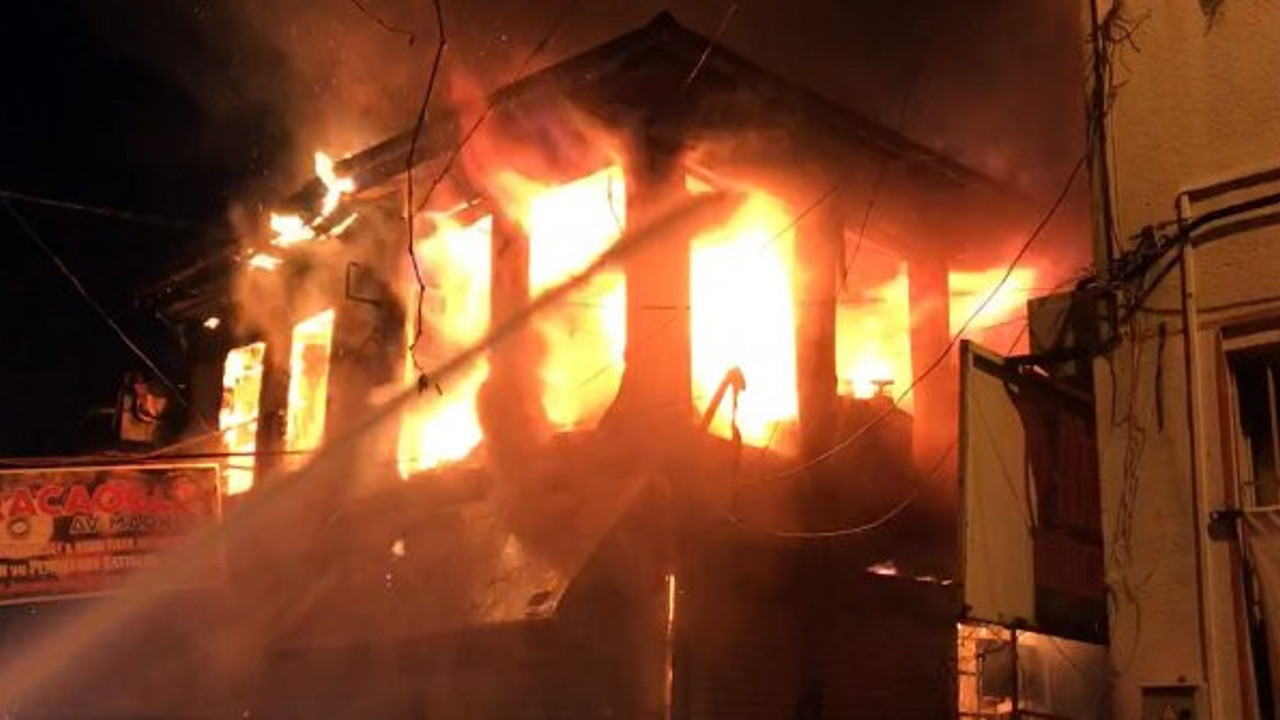 Afyonkarahisar'da işyerleri saatlerce alev alev yandı