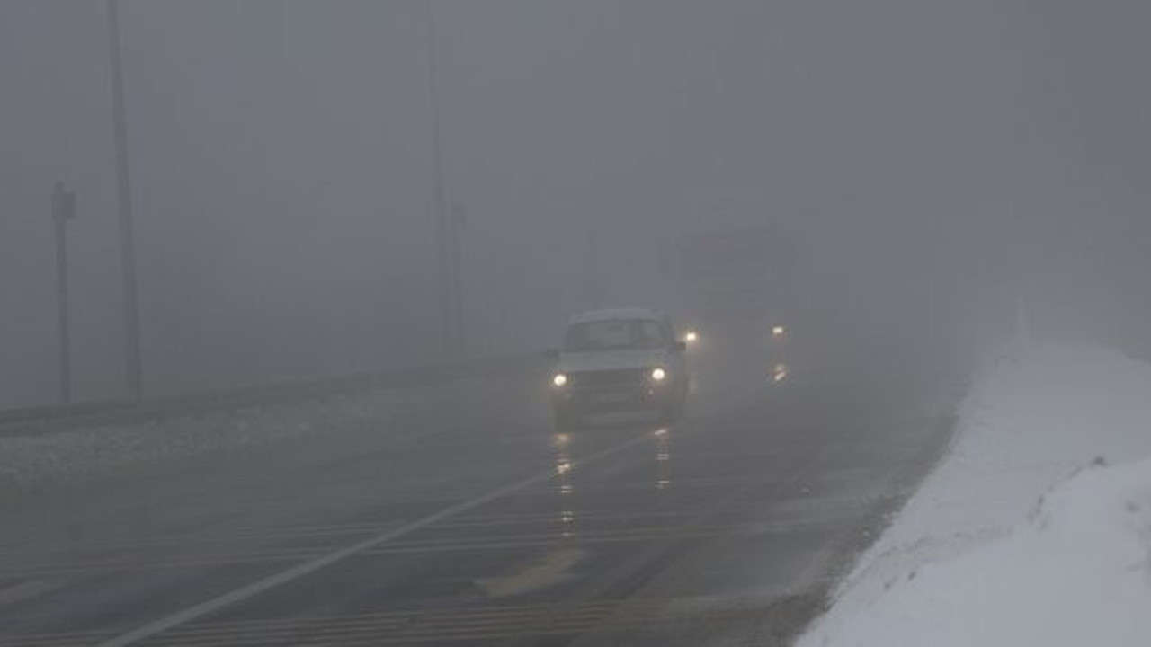 Sürücüler dikkat. Emniyetten Bolu Dağı'nda kar yağışı ve sise karşı uyarı