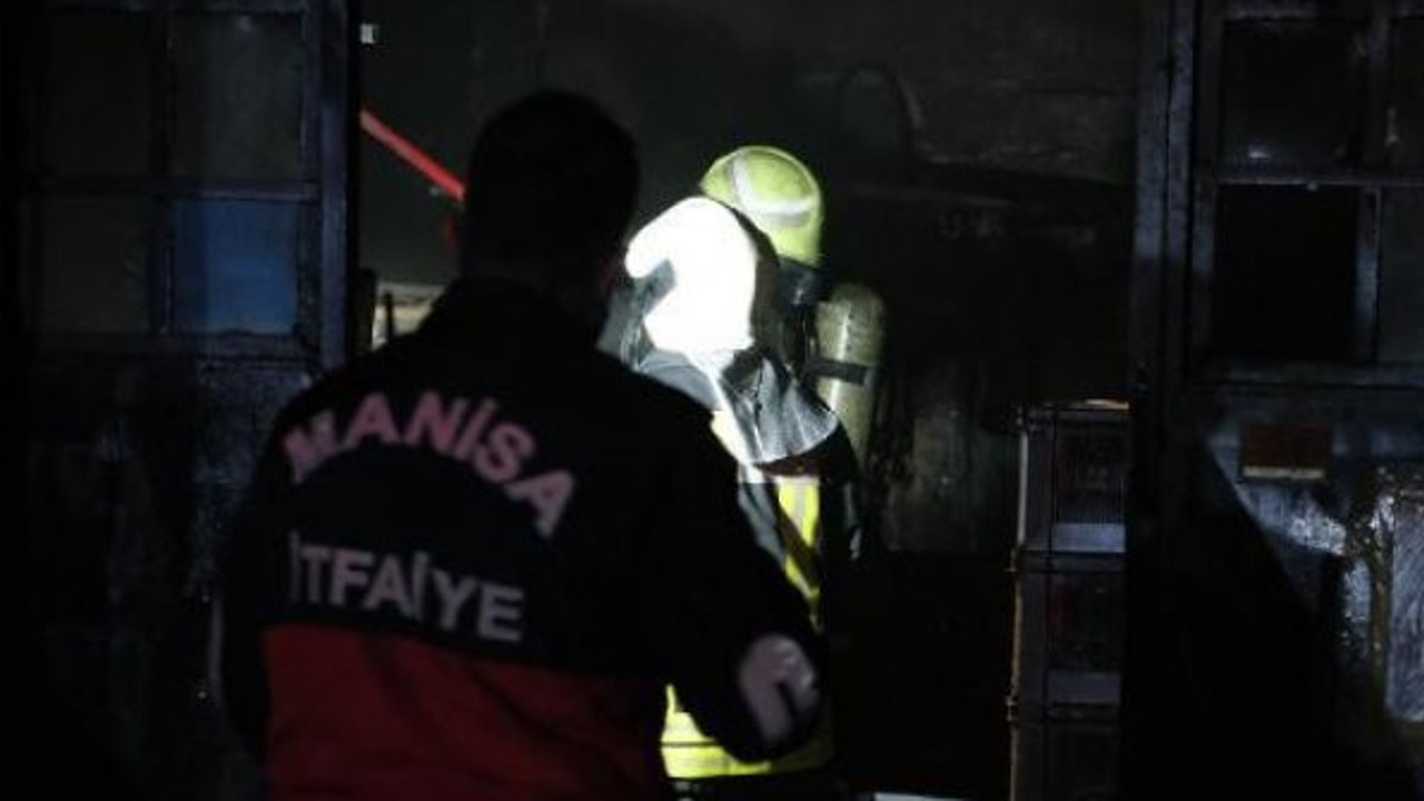 Manisa'da 2 fabrikada yangın çıktı