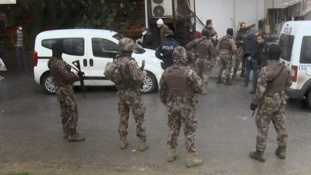 Esenyurt'ta kılıçlar çekildi silahlar ateşlendi