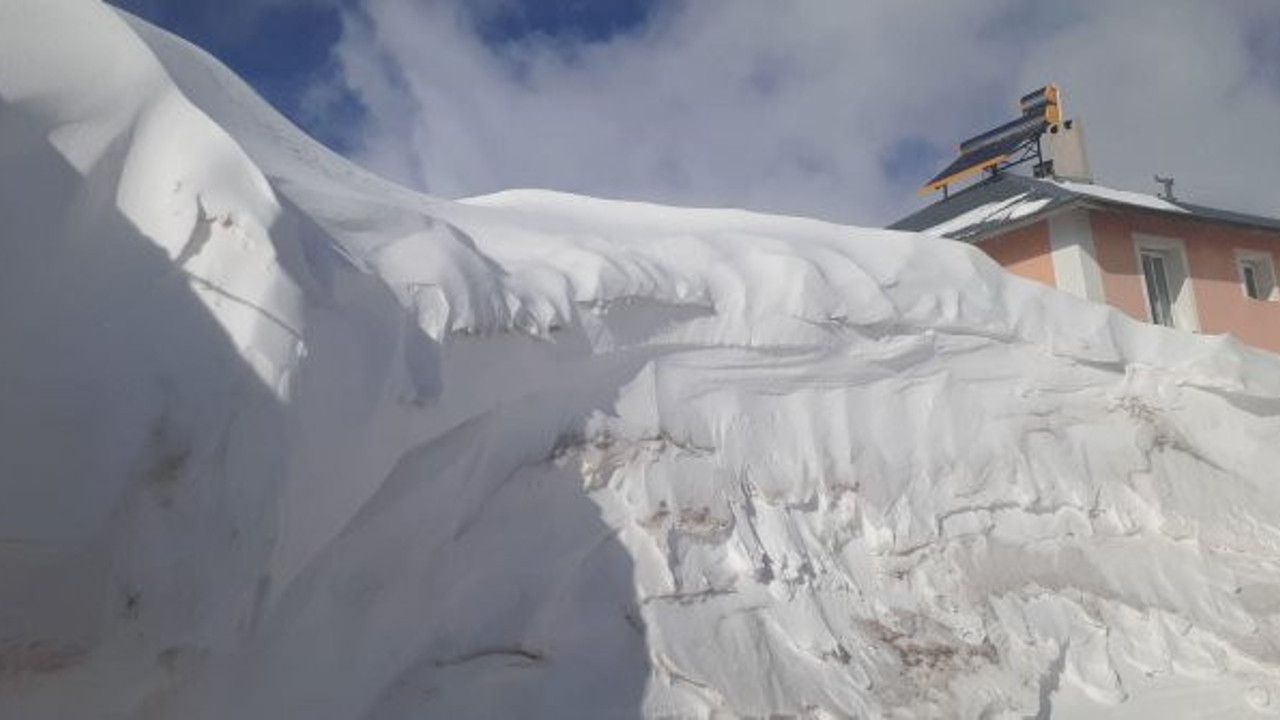 Sivas'ta kar kalınlığı ev boylarını aştı