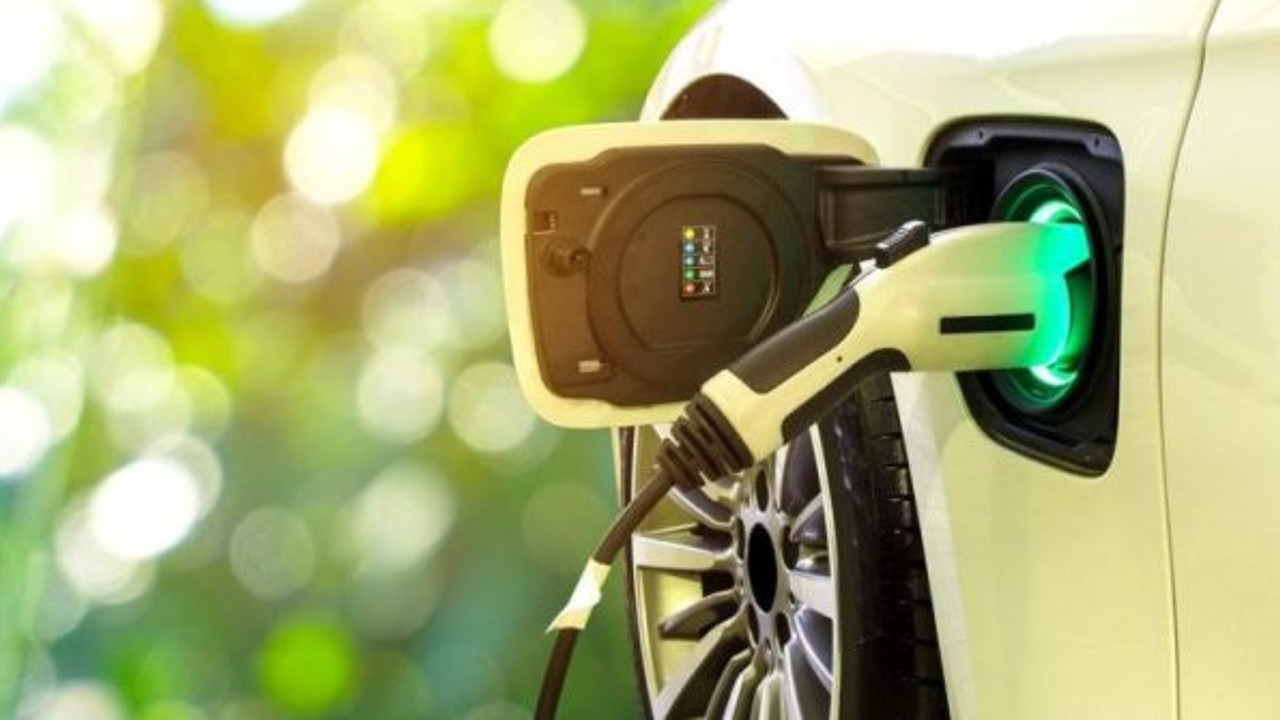 Elektrikli otomobillere gece yarısı ÖTV zammı. Dünya teşvik ediyor Türkiye’de cezalandırılıyor