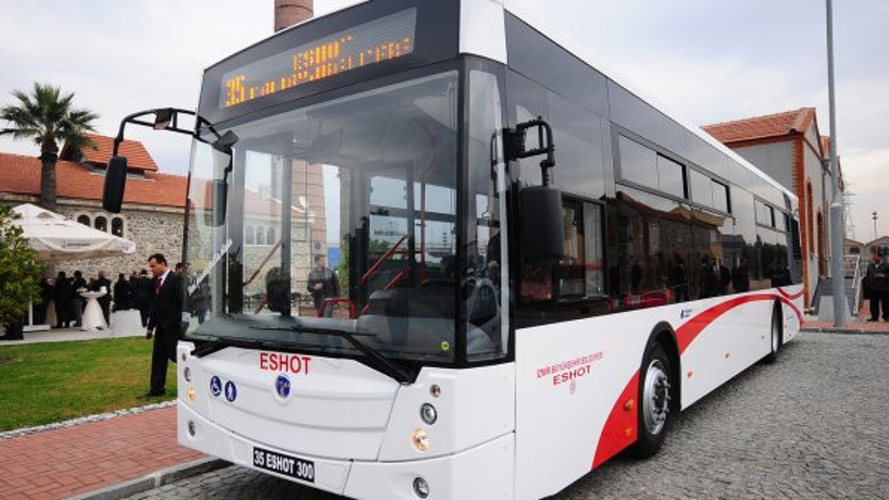 İzmir'de belediye otobüsünde zamana karşı yarış. İmdada kahraman hemşire yetişti