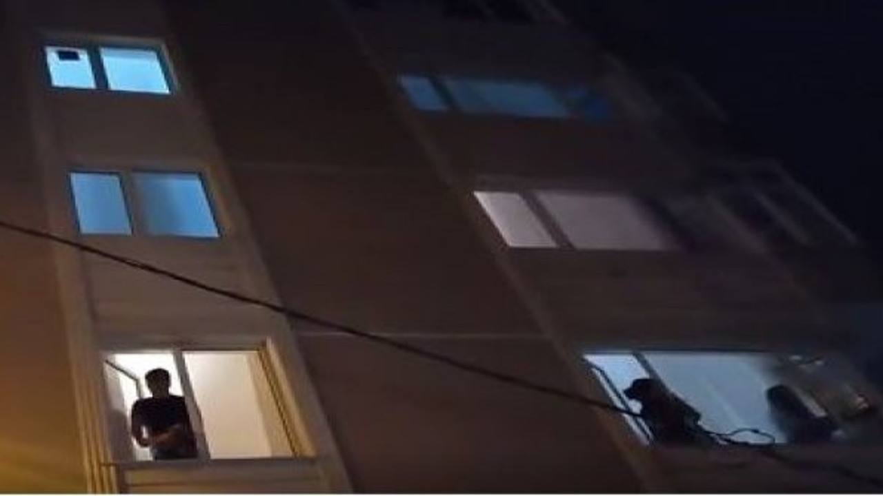 Hisarüstü sakinlerinden Boğaziçili öğrencilere destek. Dakikalarca tencere tava çaldılar