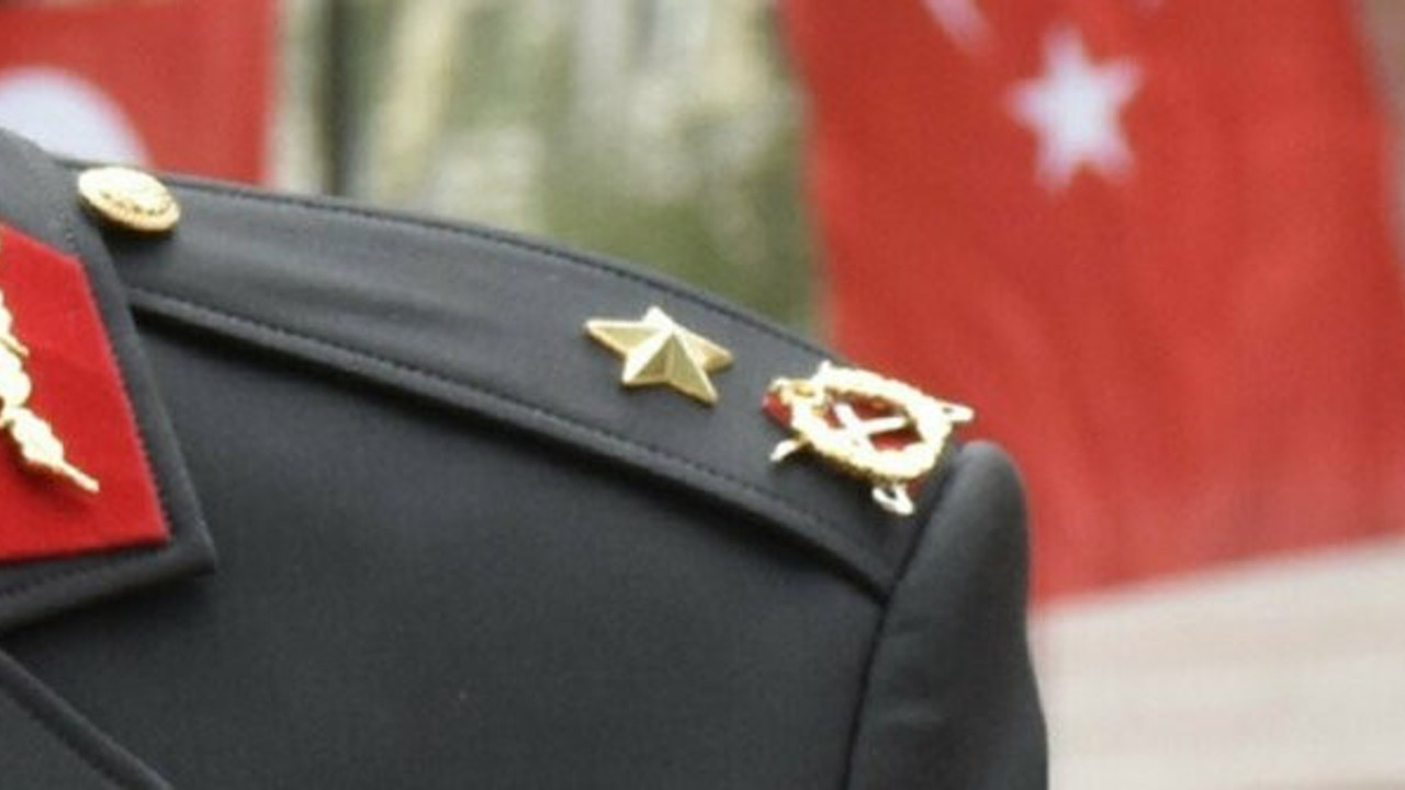 Emekliye sevk edilen Fetöcü Tuğgeneral Serdar Atasoy’u İstihbarat Daire Başkanlığına kim önerdi. Teğmenlik rütbesini bizzat Fetö elebaşı takmış