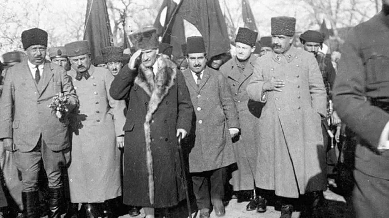 Ünlü gazeteci Meriç Köyatası'nın dedesinin sandığından çıktı: İşte Büyük Taarruzun çok gizli planı!