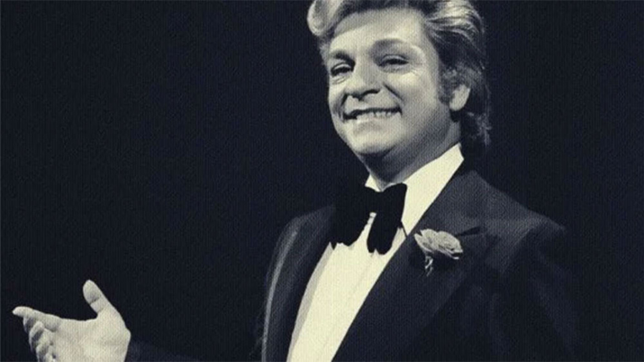 Milliyetçilik ve ülke sevgisi lafla olmuyor. Zeki Müren'in Çanakkale şehitleri için ne yaptığını biliyor musunuz