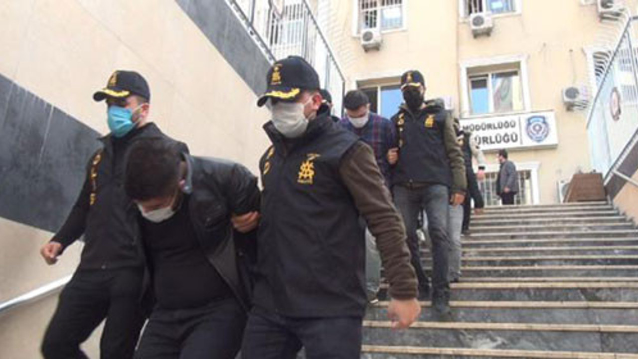 Hırsızlık yöntemi polisleri bile şaşırttı. O anlar güvenlik kamerasına yansıdı