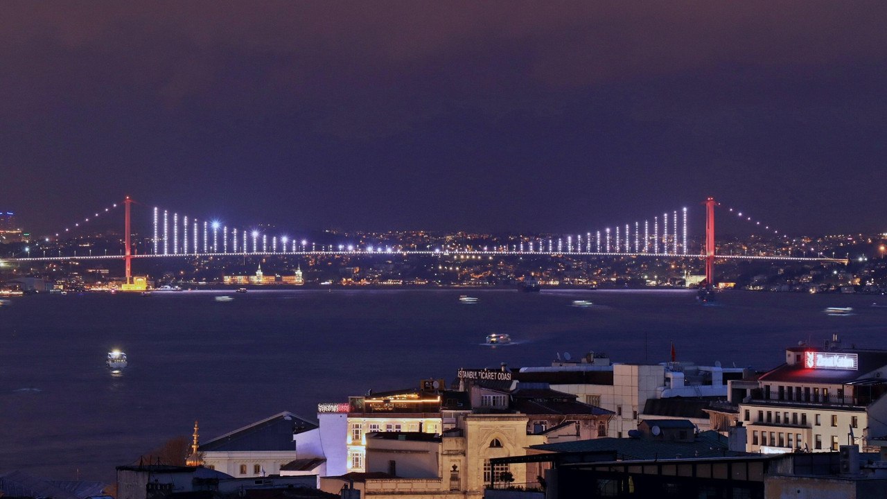İstanbul Boğazı yeniden trafiğe açıldı