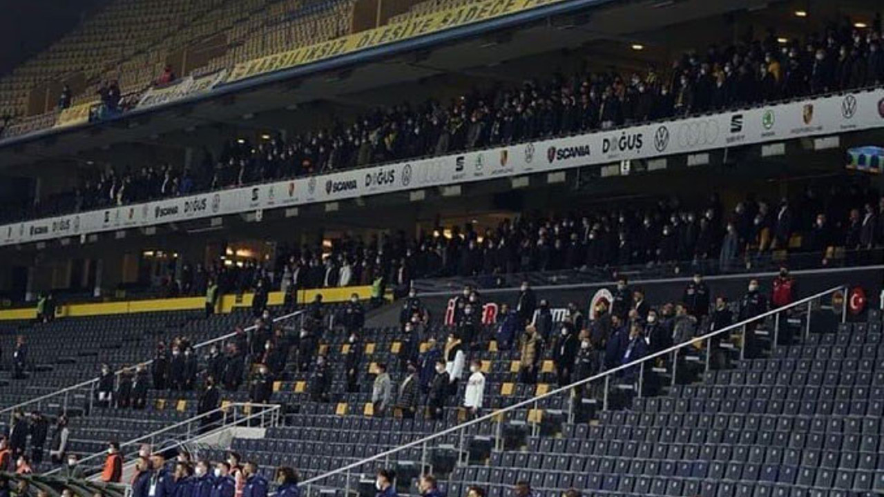 Ünlü gazeteci Orhan Yıldırım Fenerbahçe Galatasaray maçında tribünleri dolduran seyircileri paylaştı